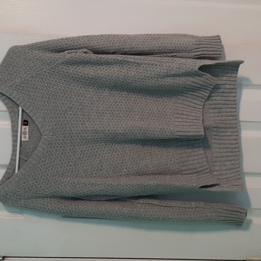 Jr's sweater - Picture 2 of 5